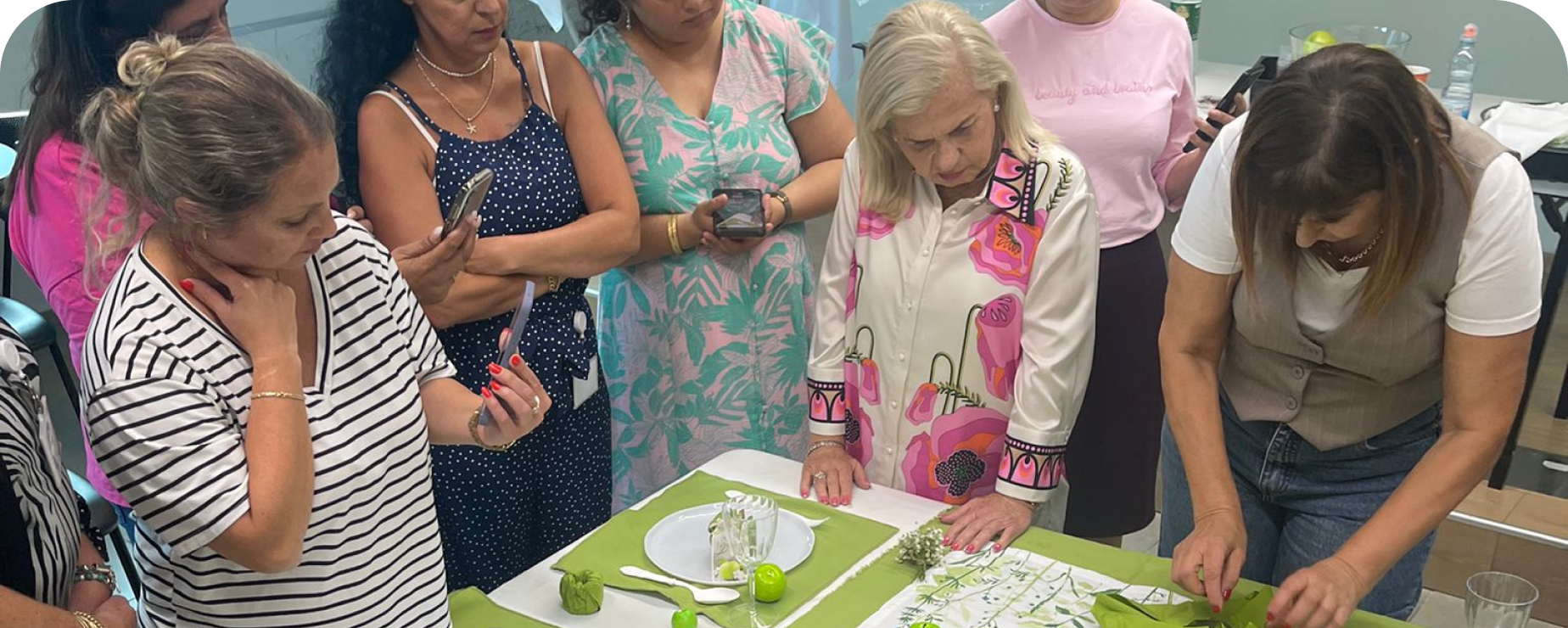 שולחן חג שולחן חג