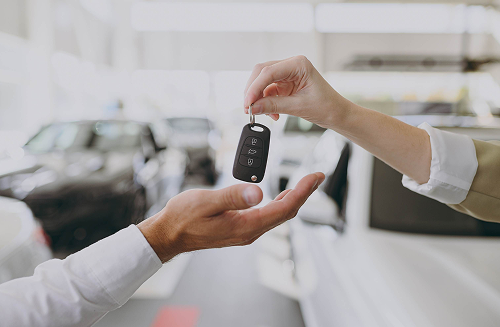 רכב ראשון בתקציב מוגבל: איך לבחור רכב חדש ובטיחותי בלי לקנות גרוטאה